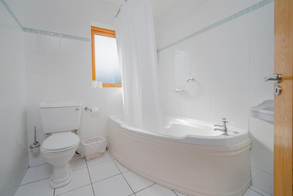 The Moorings- Near The Sea Villa Трамор Екстериор снимка